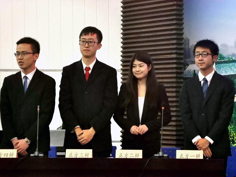公司夺得第九届研究生红枫辩论赛冠军
