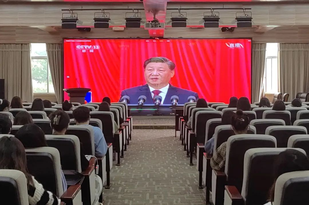 太阳成集团tyc234cc师生党员、团员热议党的二十大报告